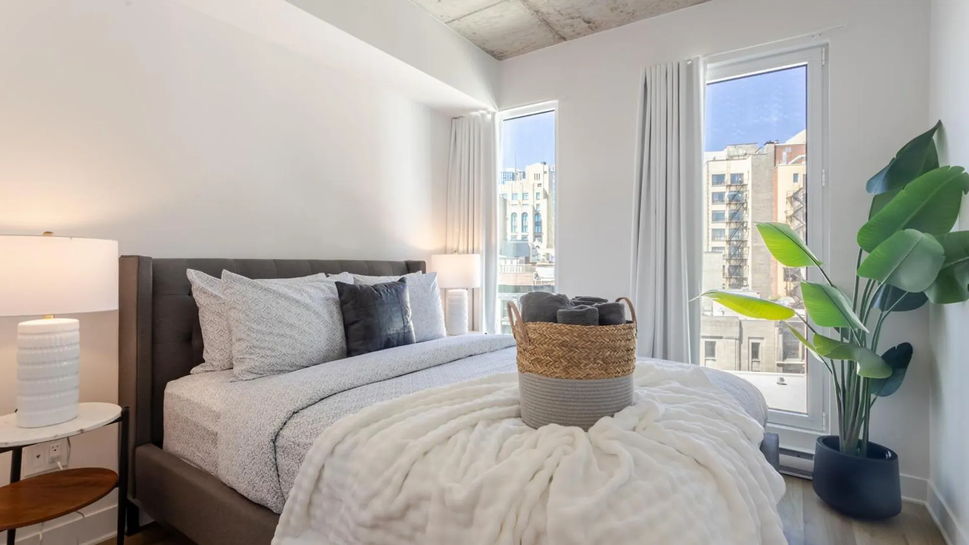 Apartament Upscale 2 Bedroom Condo In Mtl Old Port Montreal