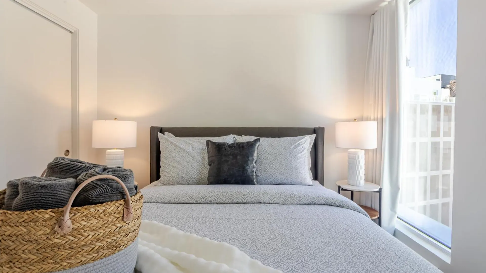 Upscale 2 Bedroom Condo In Mtl Old Port Montreal 0*,  Kanada