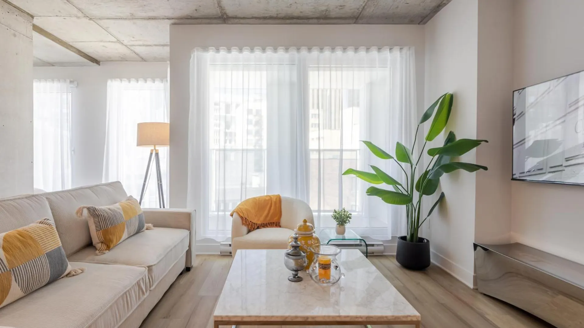 Upscale 2 Bedroom Condo In Mtl Old Port Montréal